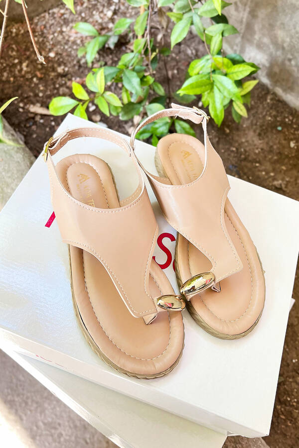 Srç - Toka Detaylı Parmak Arası Sandalet Bej (1) Srç - Toka Detaylı Parmak Arası Sandalet Bej (1)